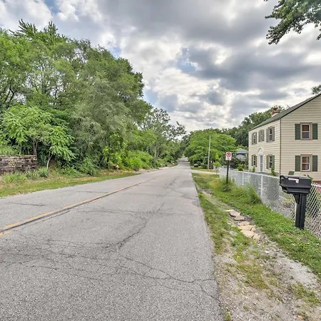 Pet-Friendly Lake Getaway 1 Block To Beach!
